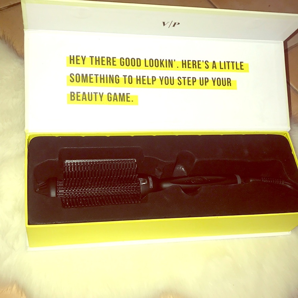 VP Boost Volumizing Hot Brush